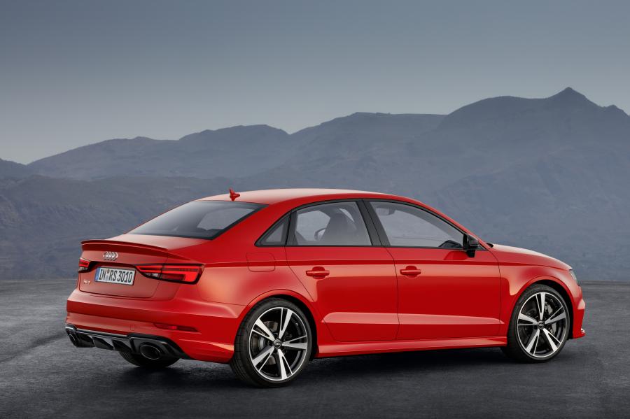  Audi RS3 Sedan (8V) 2016 года  (WW) (фото 12 из 47)
